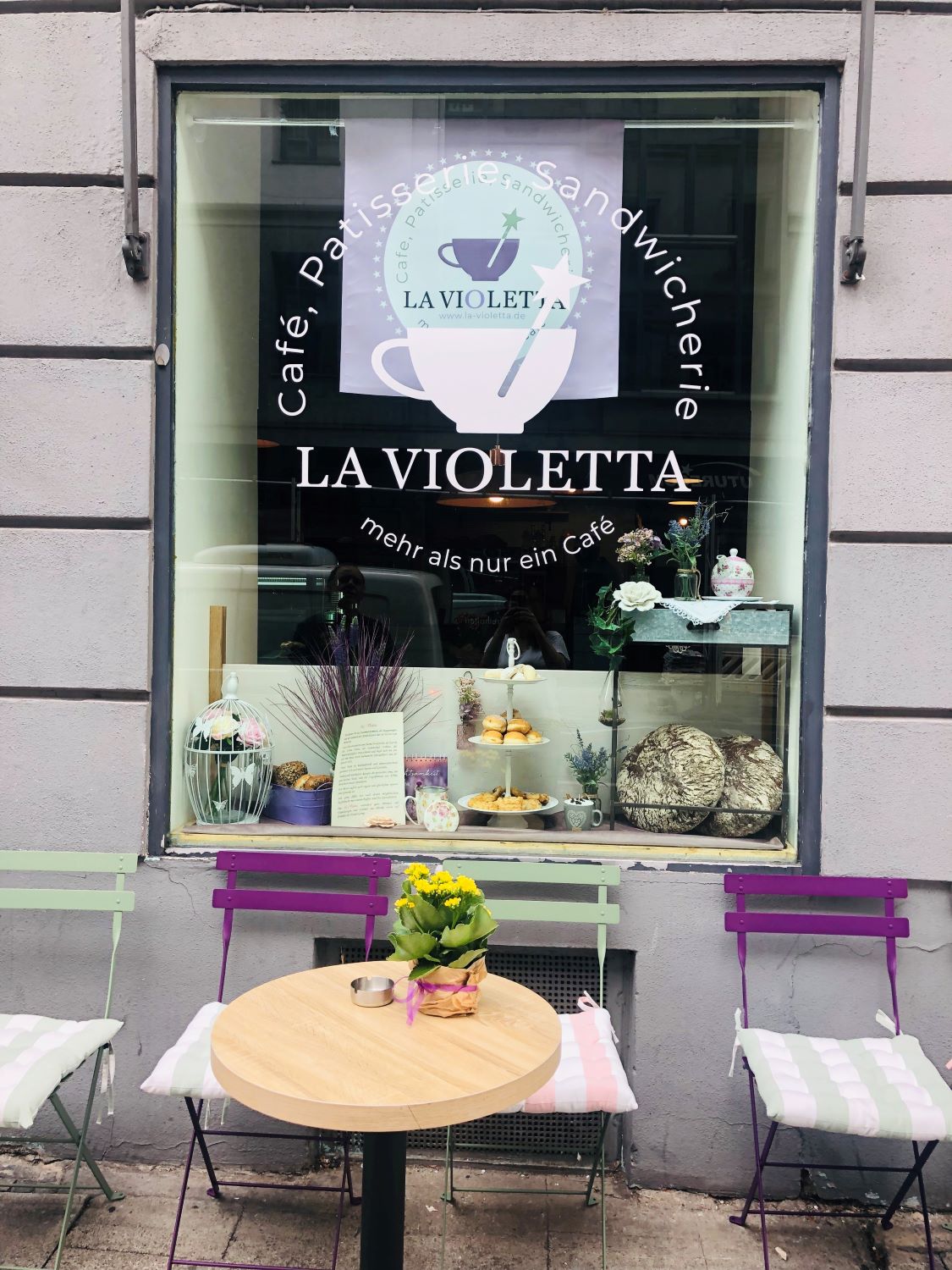 La Violetta Cafe